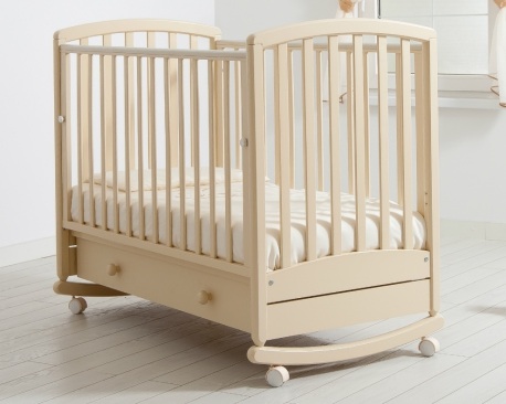 Продаю кроватки для новорожденных с матрасиками