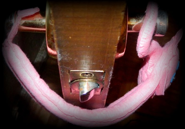 Держатель на дверь.