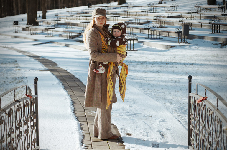 Жёлтый Триколор в снежном декабре.