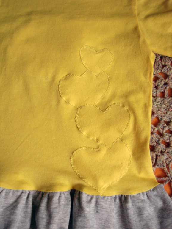 Первое платьеце, костюмчик и пара кофтеек для дочурки.