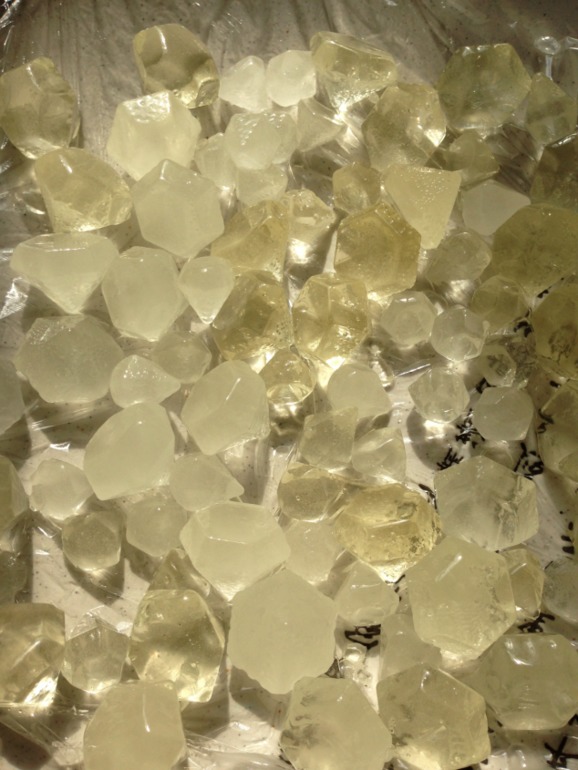 бриллианты светящиеся в темноте 38 кг)