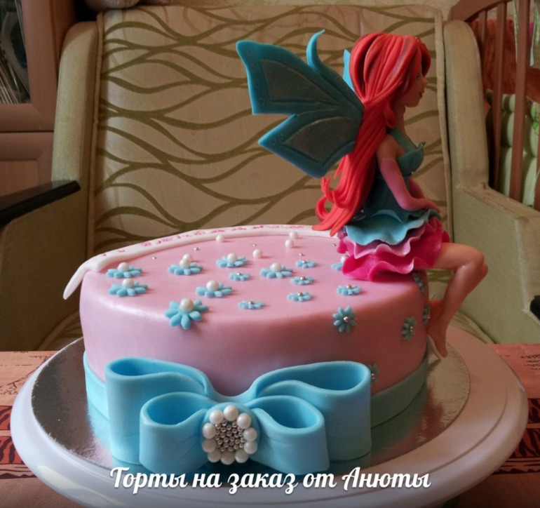 Торт винкс Блум
