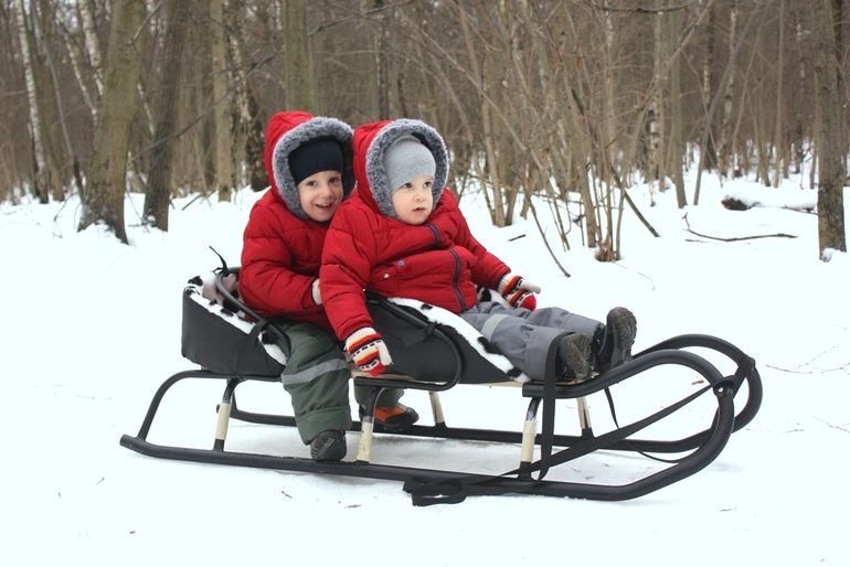 Зимний транспорт для детей. Санки для двойни tako. Санки tako Duo. Санки для двоих детей. Сани двухместные для детей.