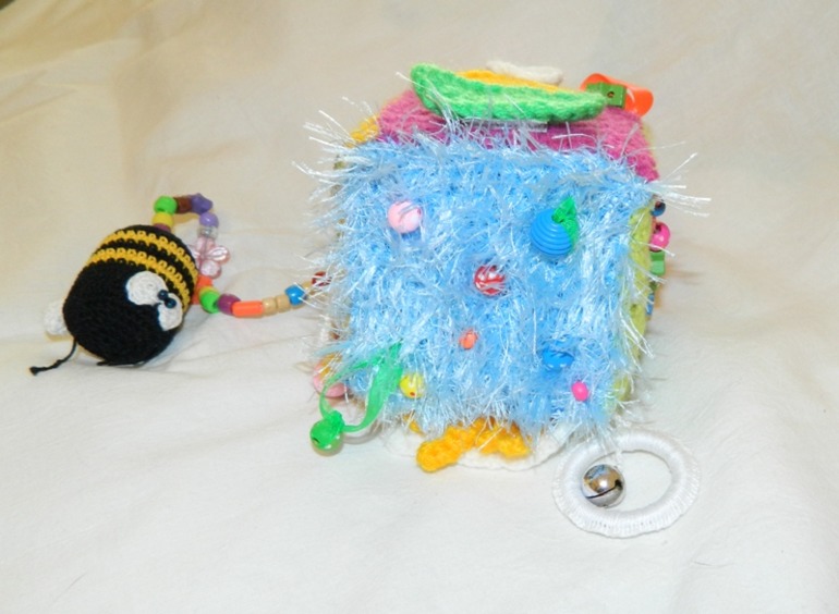 Развивающий кубик для малыша 7 мес.