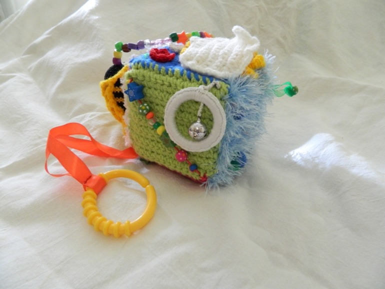 Развивающий кубик для малыша 7 мес.