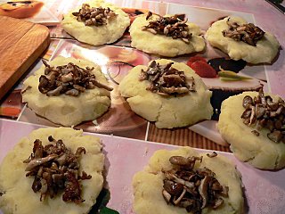Картофельные зразы с грибной начинкой