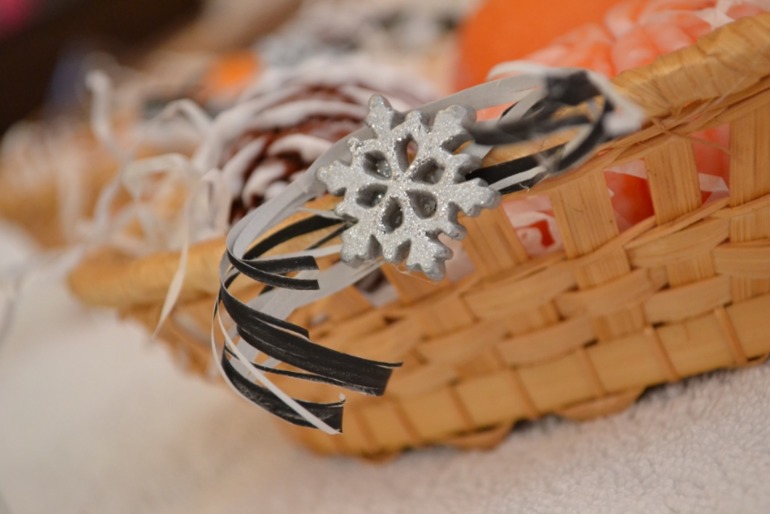 Новогоднего чуток.