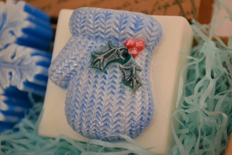 Новогоднего чуток.