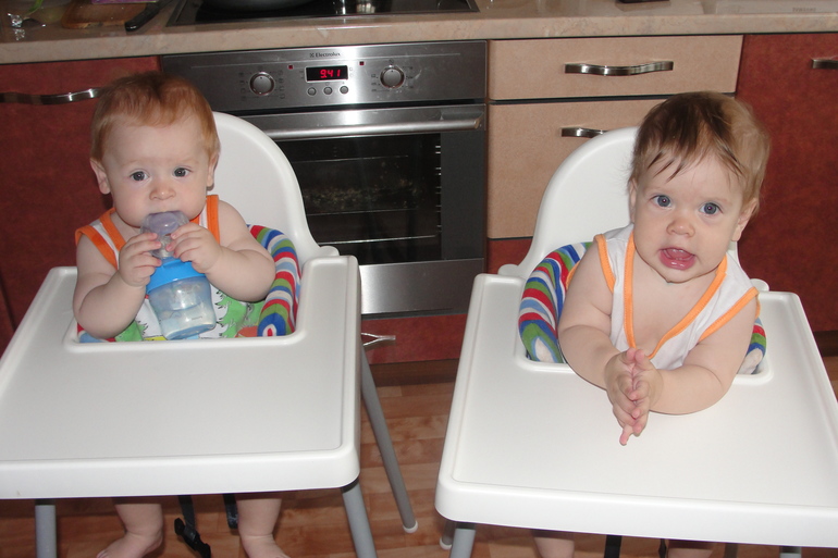 10-11 мес или всего один шаг до года))