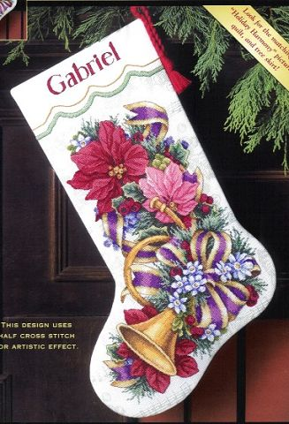 Поделюсь схемой юбки под елку и схемой носков для подарков.