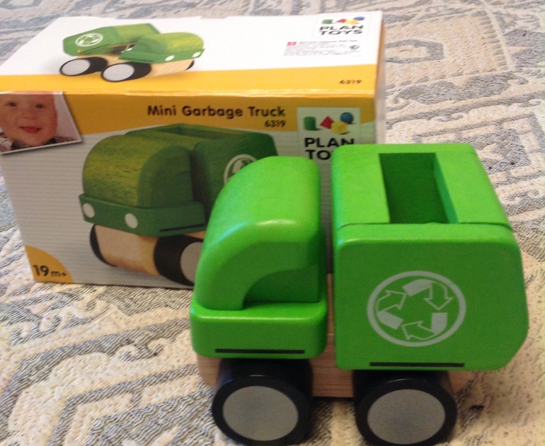 Мусоровоз  Plan toys деревянный новый 500р