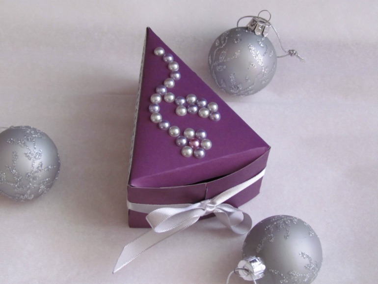 Коробочка-пирожное на Новый год для лучшей подруги)