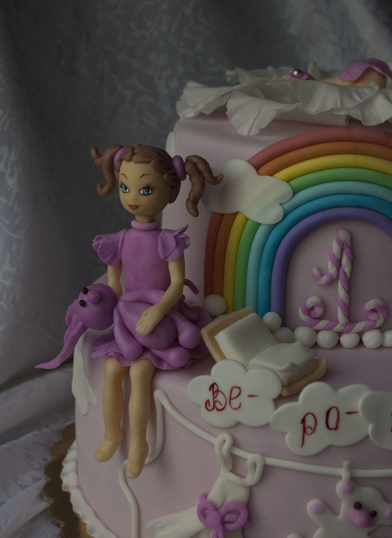 Торт для девочки на годик.