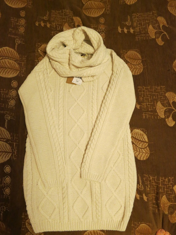 Продаю платье с воротником-хомутом Next новое