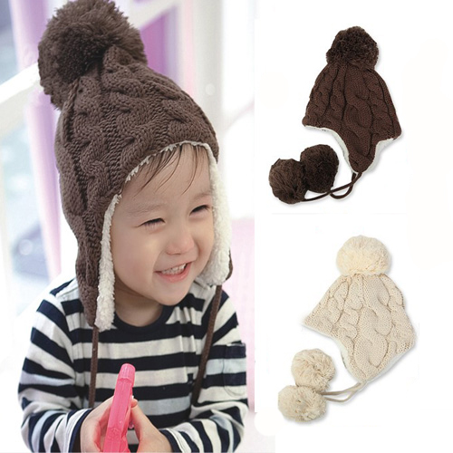 Шапочка с помпонами