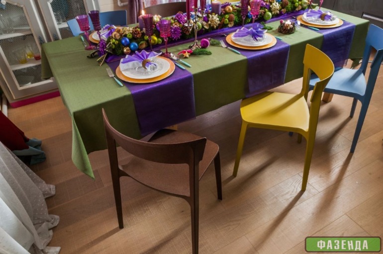 Веселый интерьер, но такой яркий. А вам как?