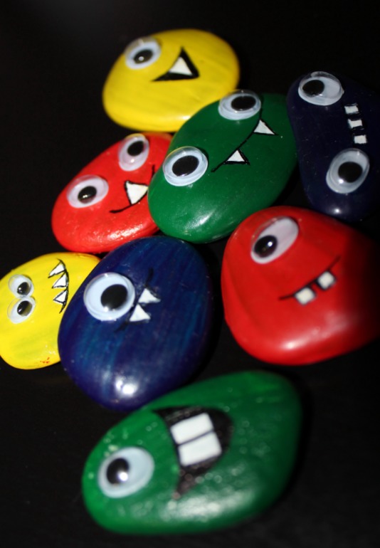 У нас поселились монстрики!!