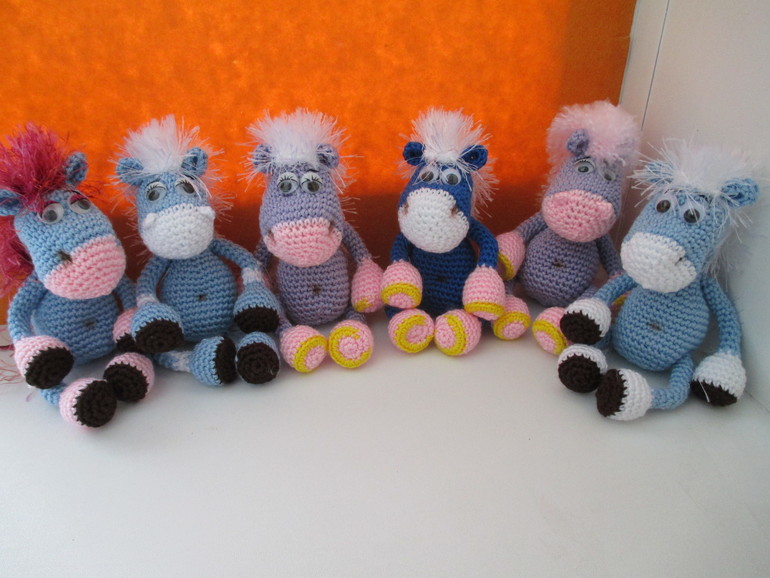 Снеговик Гномус и табунчик.