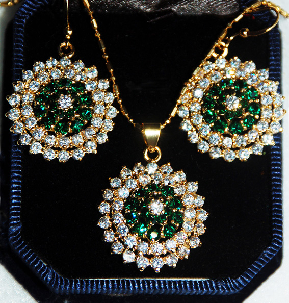 КОМПЛЕКТ УКРАШЕНИЙ (серьги+подвеска).