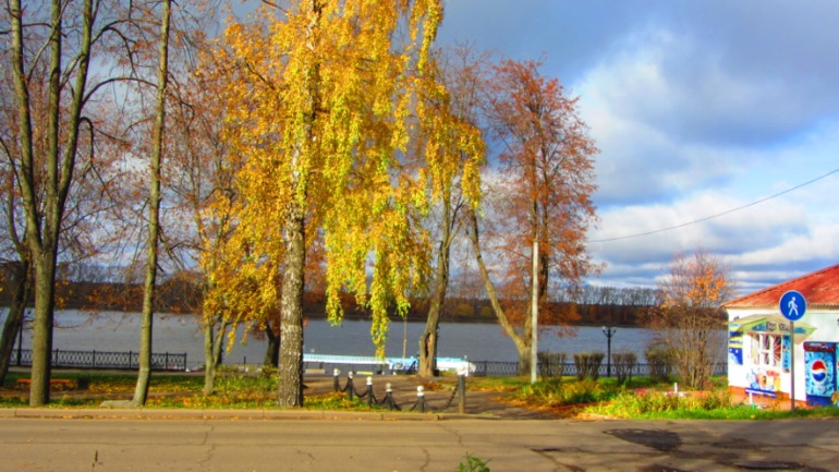 Осенняя прогулка по уездному городу