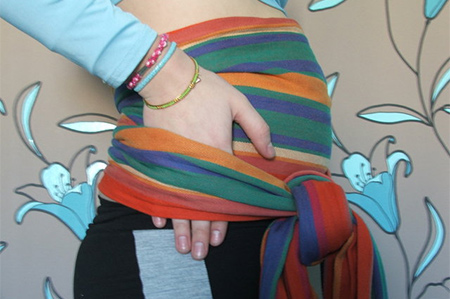 Короткий шарф: незаслуженно забытый универсал