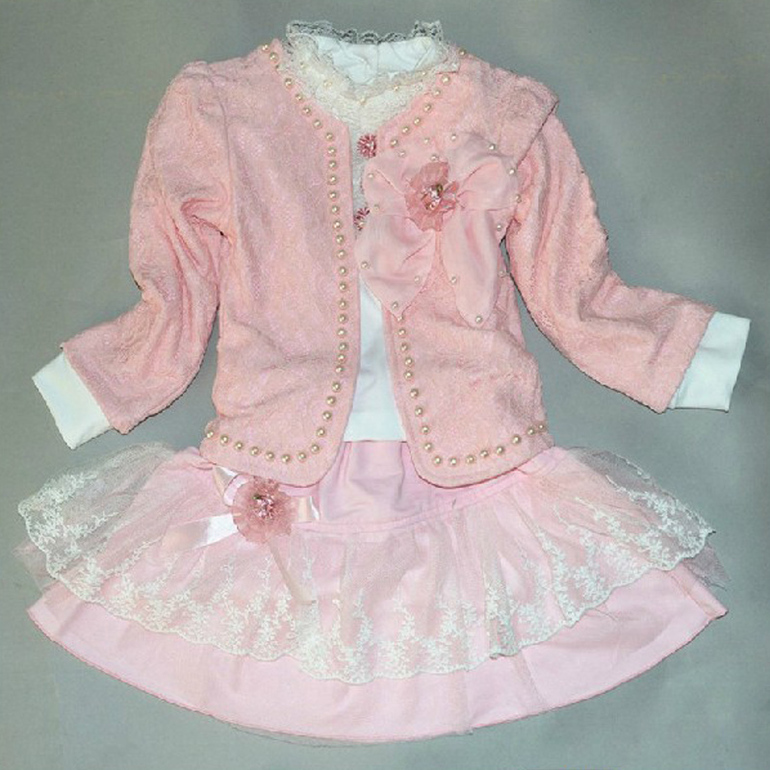 Одежда для девочек:комплекты, костюмы,платья в наличии новые.