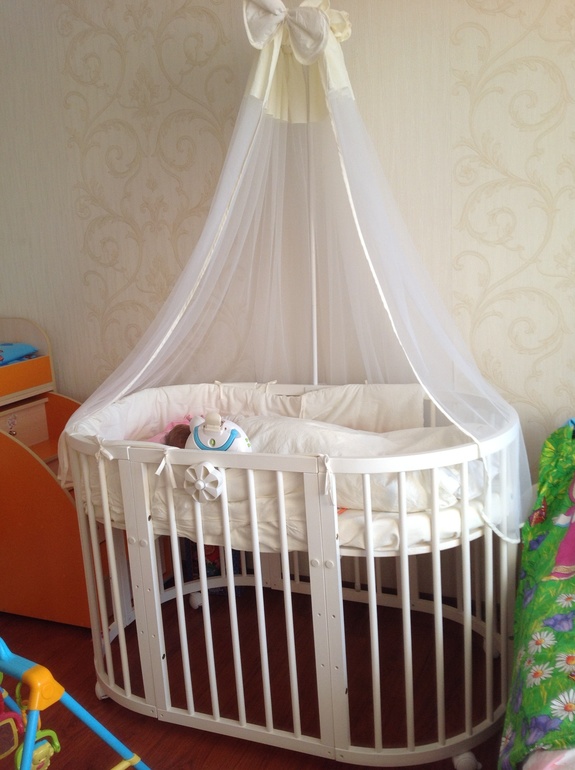Куплю кроватку для новорожденного б. Детская кроватка для новорожденных со шторками. Шторки в кроватку новорожденному. Юла детские кроватки. Кроватки для новорожденных 2022.