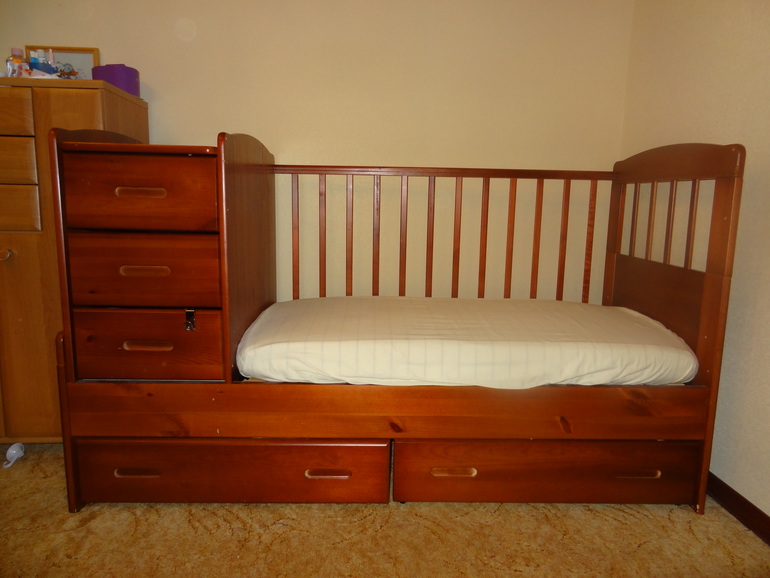 Кровать-трансформер+матрац+наматрасник+борты+одеяло+подушка.