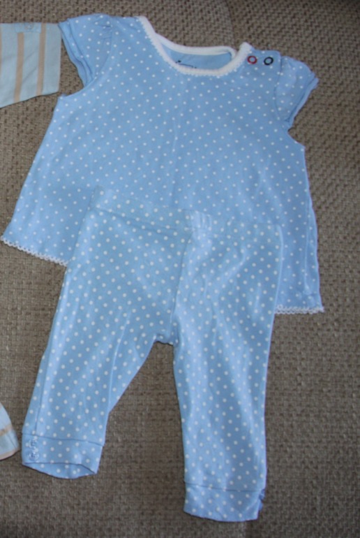 очень много фирменной одежды для девочки