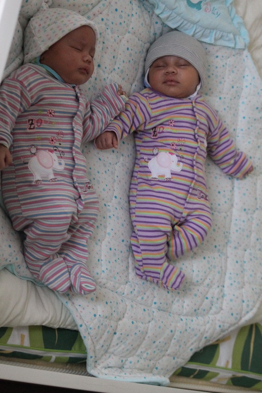 А нам сегодня годик!