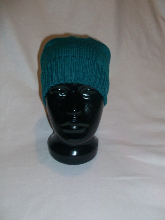 Пристраиваю! Шапочка с меховым помпоном!