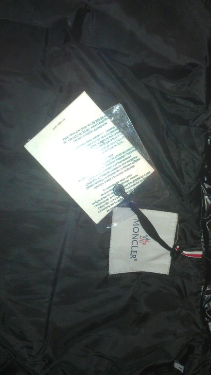 Пристрою Moncler пуховик за 3234 руб.Новый