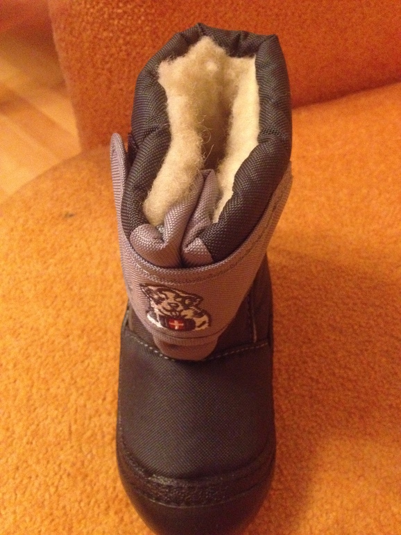 Продам сноубутся Demar
