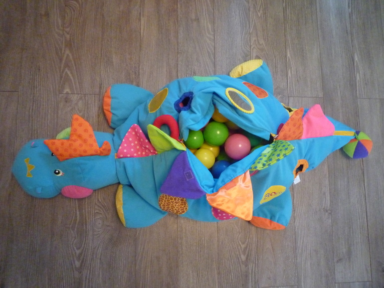 Наши игрушки от 8 месяцев и до года восьми месяцев