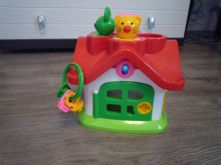 Наши игрушки от 8 месяцев и до года восьми месяцев