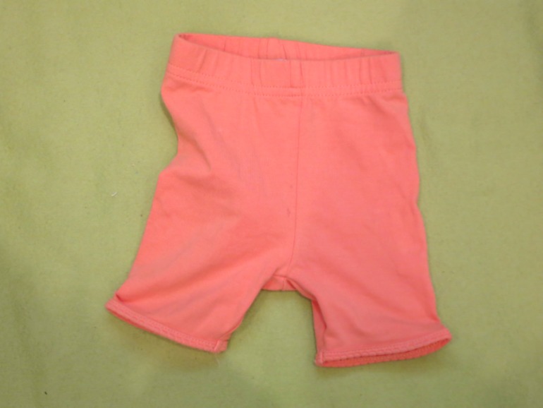 одежда на возраст 0-3 месяца и 3-6 мес.Максимум 100 рублей.Могу отправить почтой