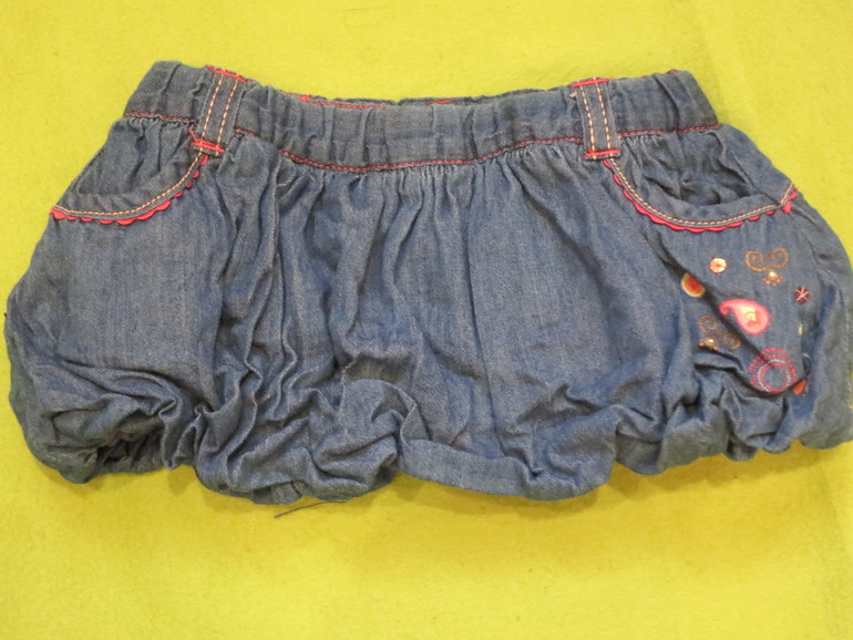 одежда на возраст 0-3 месяца и 3-6 мес.Максимум 100 рублей.Могу отправить почтой