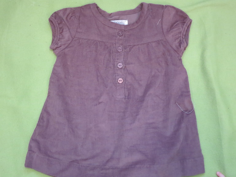 одежда на возраст 0-3 месяца и 3-6 мес.Максимум 100 рублей.Могу отправить почтой