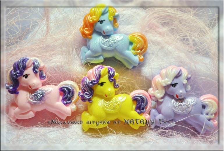 Мумики и еще лошадки)))