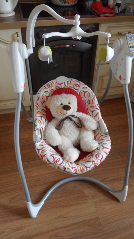 Продам качели электронные Graco Lovin Hug с адаптером. Цена 2600 руб. Москва