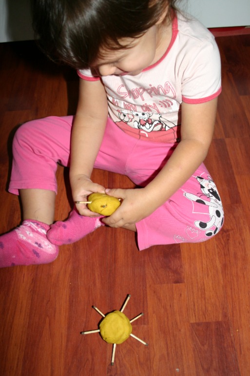 Флешмоб "Погодные явления" День 1 "Солнце. Луна. Облака."