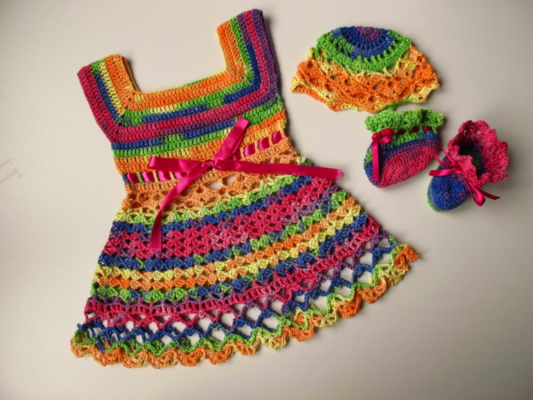 Продам много вязанных вещей