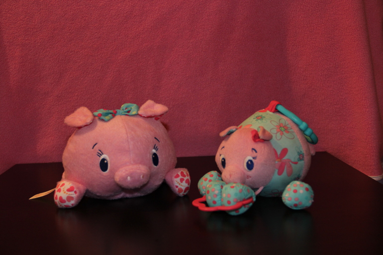 Наши игрушки в 8 месяцев)