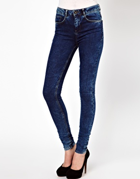 Пристрой джин с ASOS - http://www.asos.com/ru//Asos/Asos-Ridley-Supersoft-High-Waisted-Ultra-Skinny-Jeans-In-Dark-Acid-Wash/Prod/pgeproduct.aspx?iid=2688031