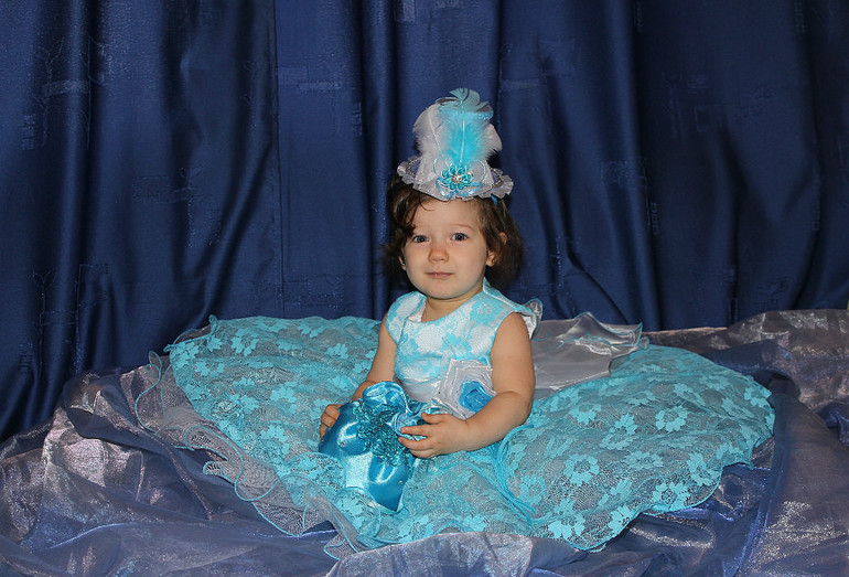 Продаю платье на девочку 1-2 годика + болеро + сумочка + шляпка = 2500р.