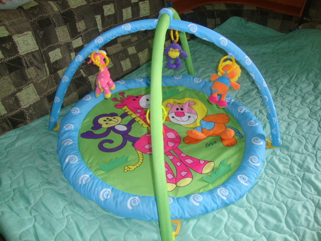 Новый развивающий коврик Toddler Basics для карапузиков.Цена 1700.