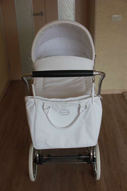 Inglesina Vittoria эко-кожа(белая) на шасси comfort piu