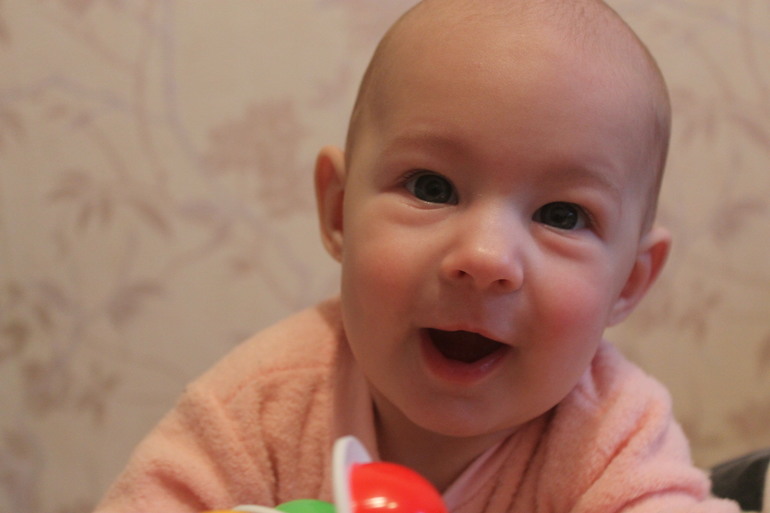 Ну чья же,чья же доча???Между родственниками идет батл))