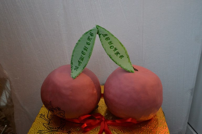 круглая форма, торт сфера , что да как? (девочки добавила свои вышни)