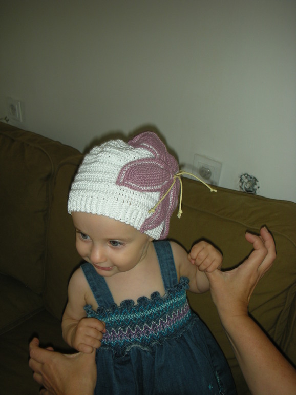 Шапочка с лилией.